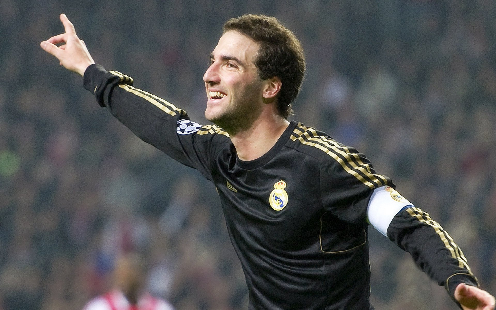 “翼装飞行模拟VR训练赛” 在虚拟峡谷中飞行比拼路线